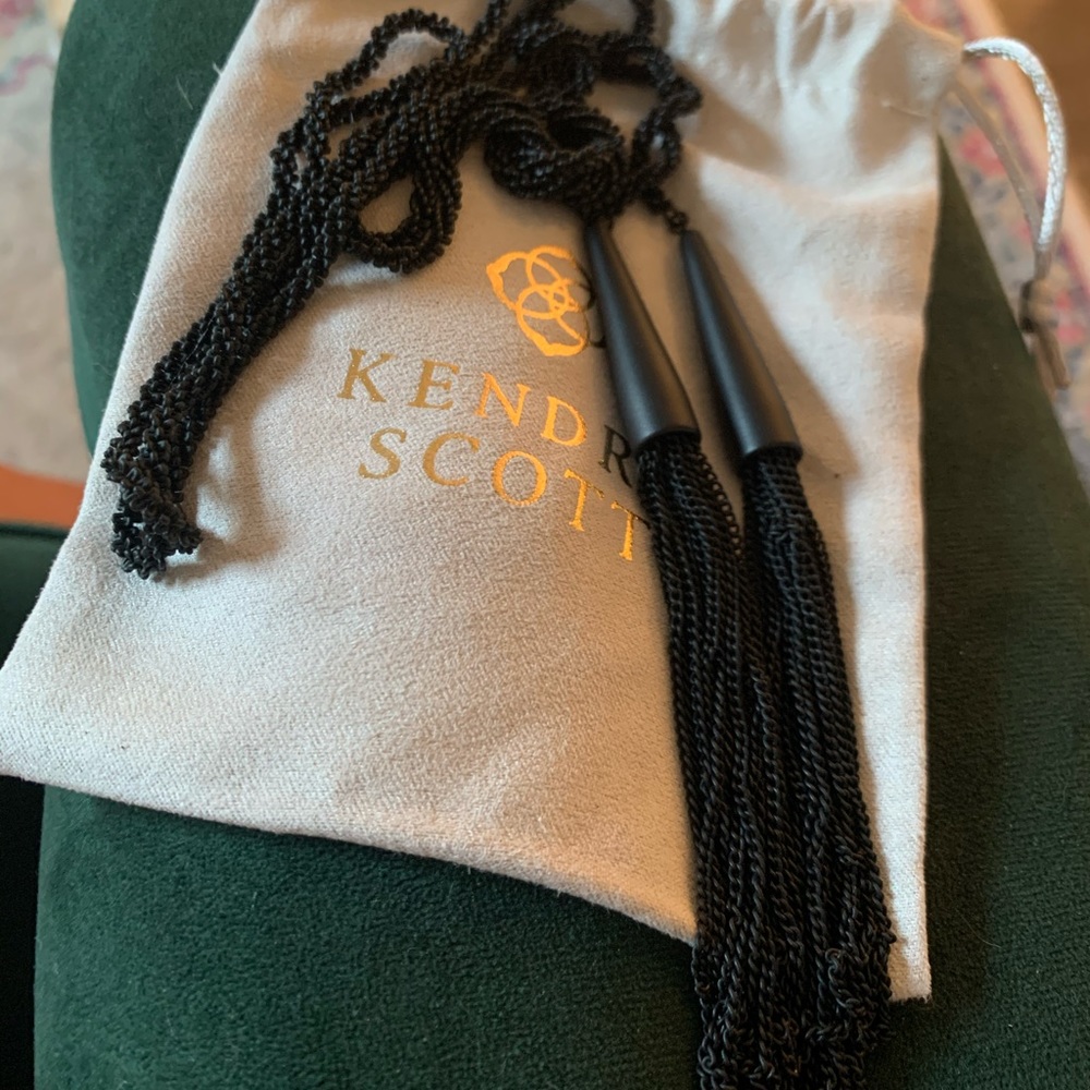 Kendra Scott Phara necklace in matte black